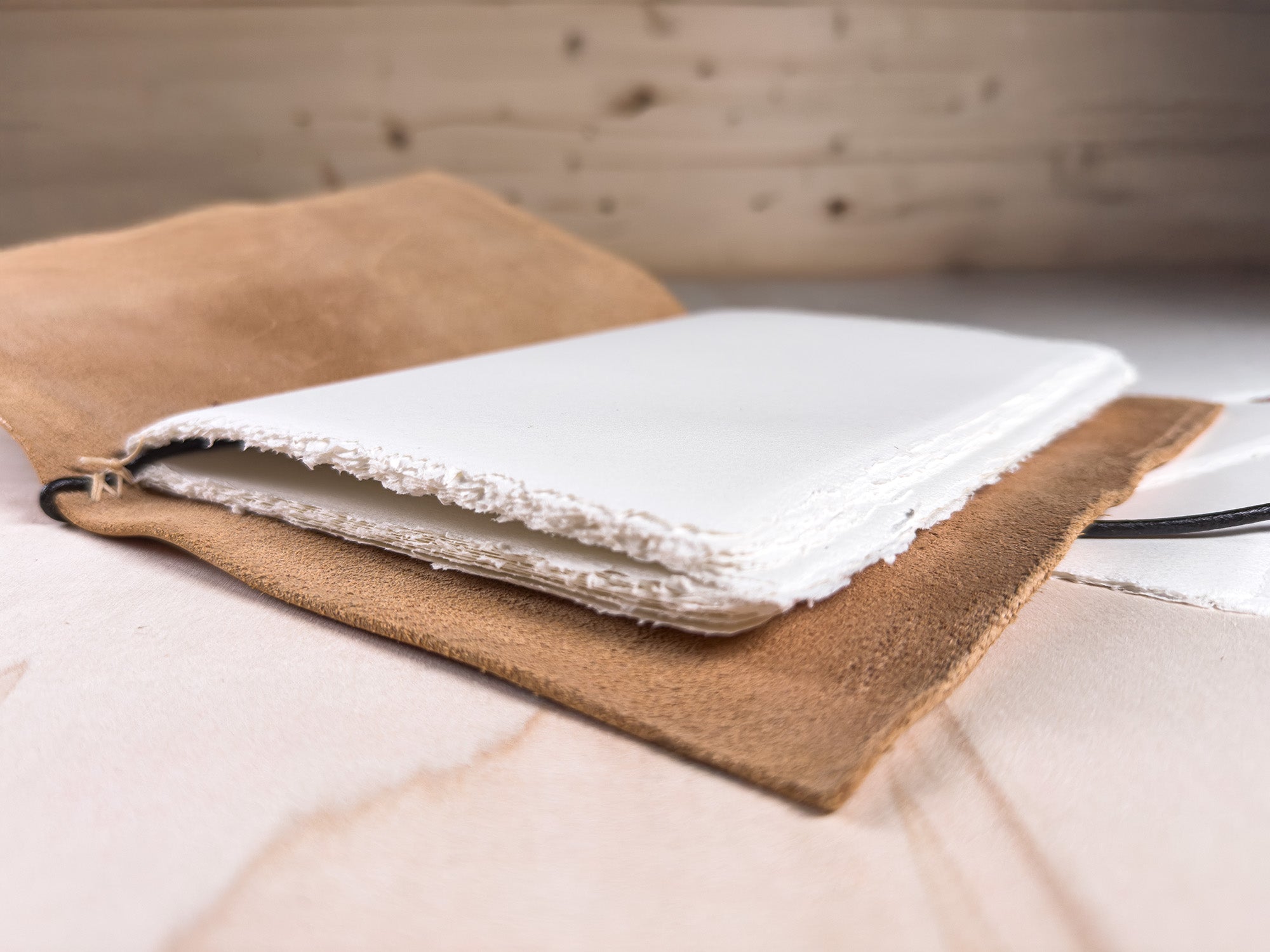 Il Solco dell'Anima | Sketchbook Ricaricabile A5 in Cuoio Inciso a Mano | Soffio Artigiano