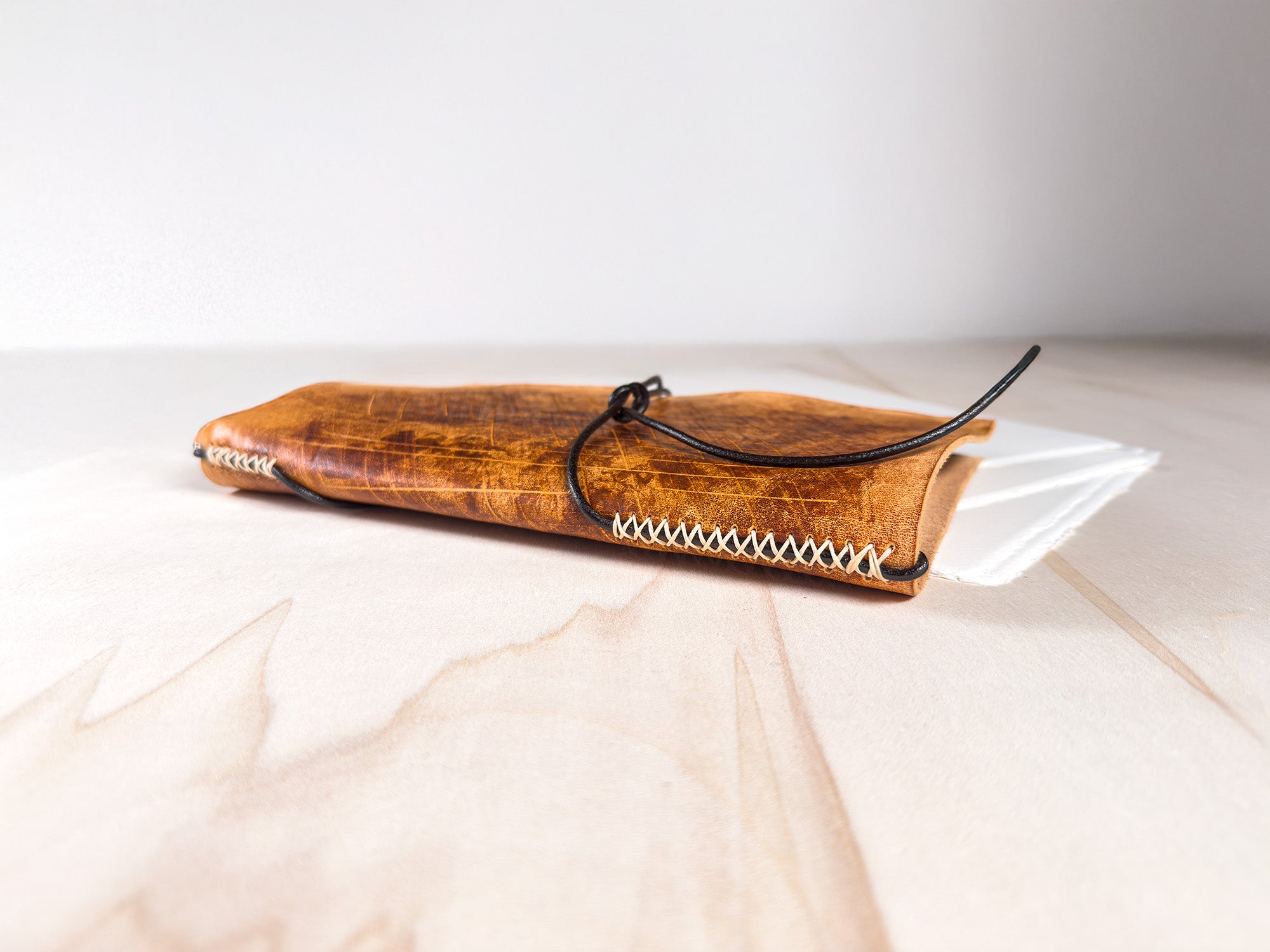 Il Solco dell'Anima | Sketchbook Ricaricabile A5 in Cuoio Inciso a Mano | Soffio Artigiano