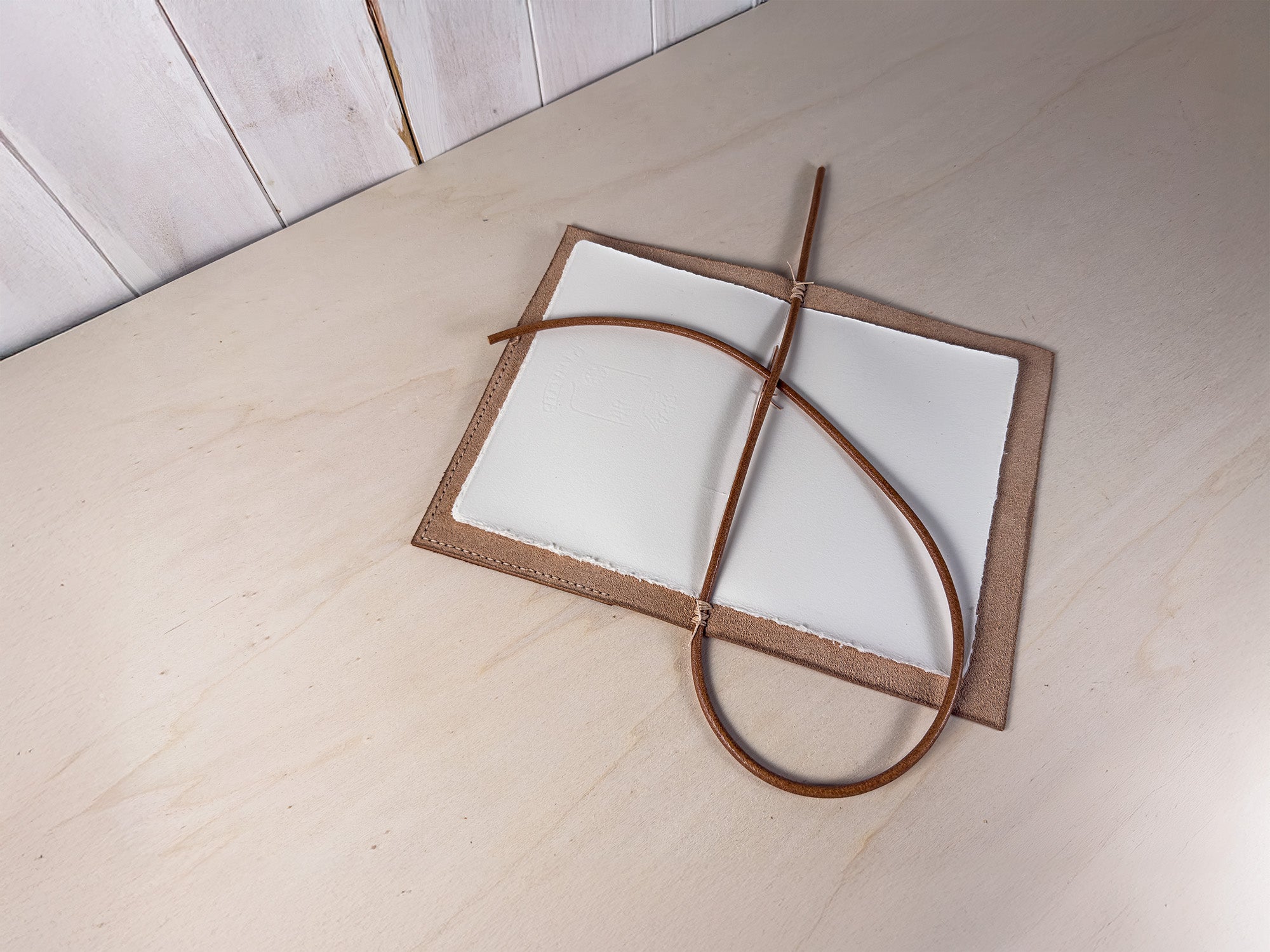 Il Tuo Messaggio da Incidere | Sketchbook A5 Ricaricabile in Cuoio con Dedica da Scolpire a Mano | Soffio Artigiano