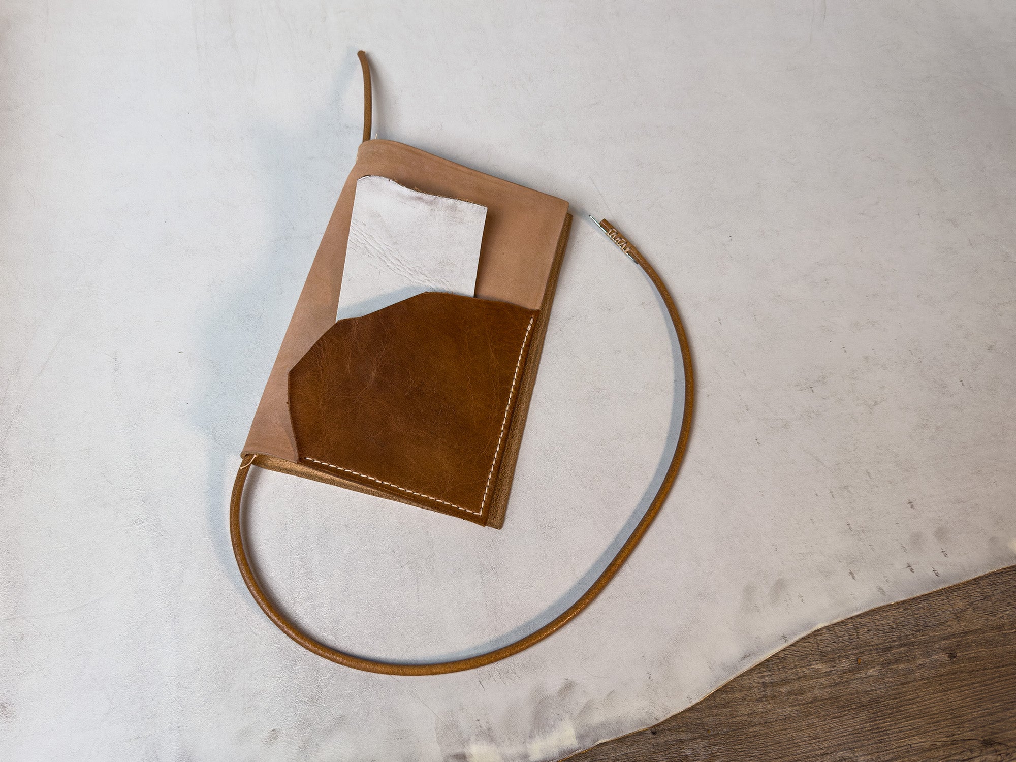 Il Tuo Messaggio da Incidere | Sketchbook A5 Ricaricabile in Cuoio con Dedica da Scolpire a Mano | Soffio Artigiano