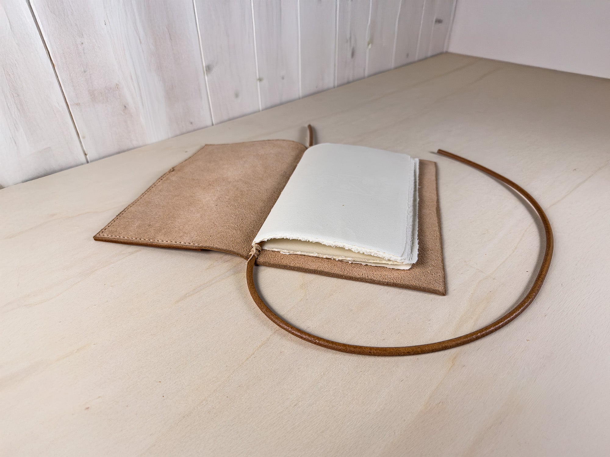 Il Tuo Messaggio da Incidere | Sketchbook A5 Ricaricabile in Cuoio con Dedica da Scolpire a Mano | Soffio Artigiano