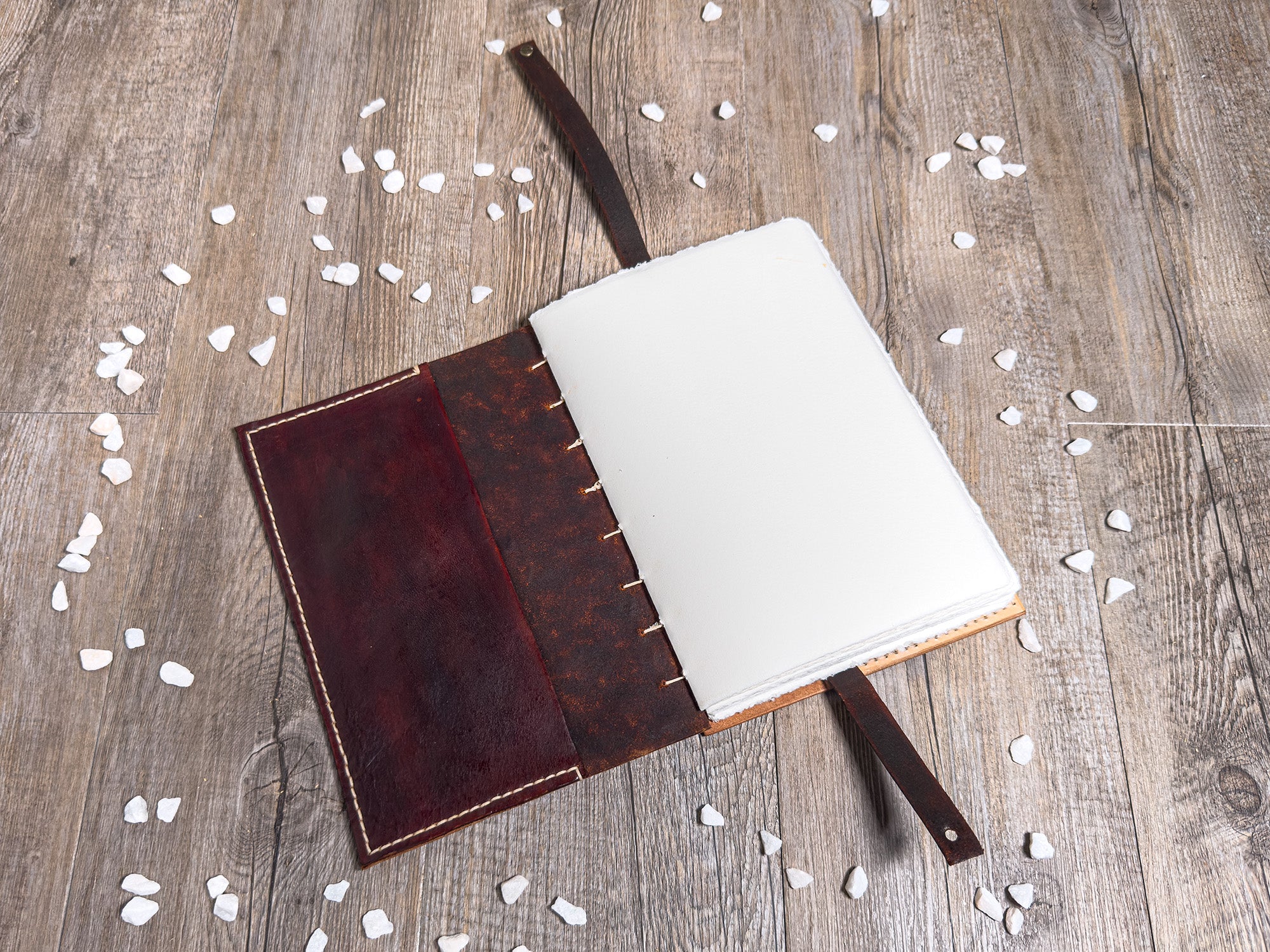 Eco di Pietra | Taccuino in Cuoio Inciso a Mano | Soffio Artigiano