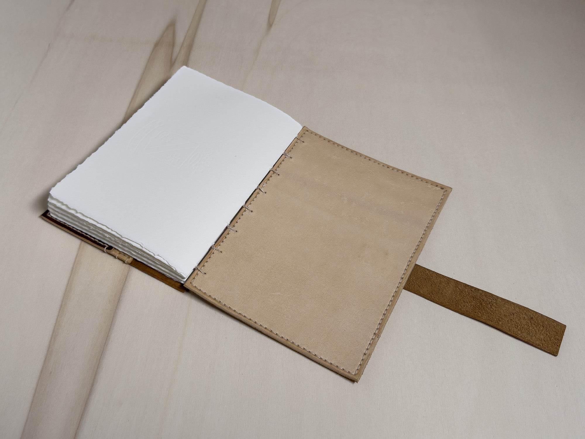 Taccuino A5 "Il Viandante" in Pelle | con Carta di Amalfi | Soffio Artigiano