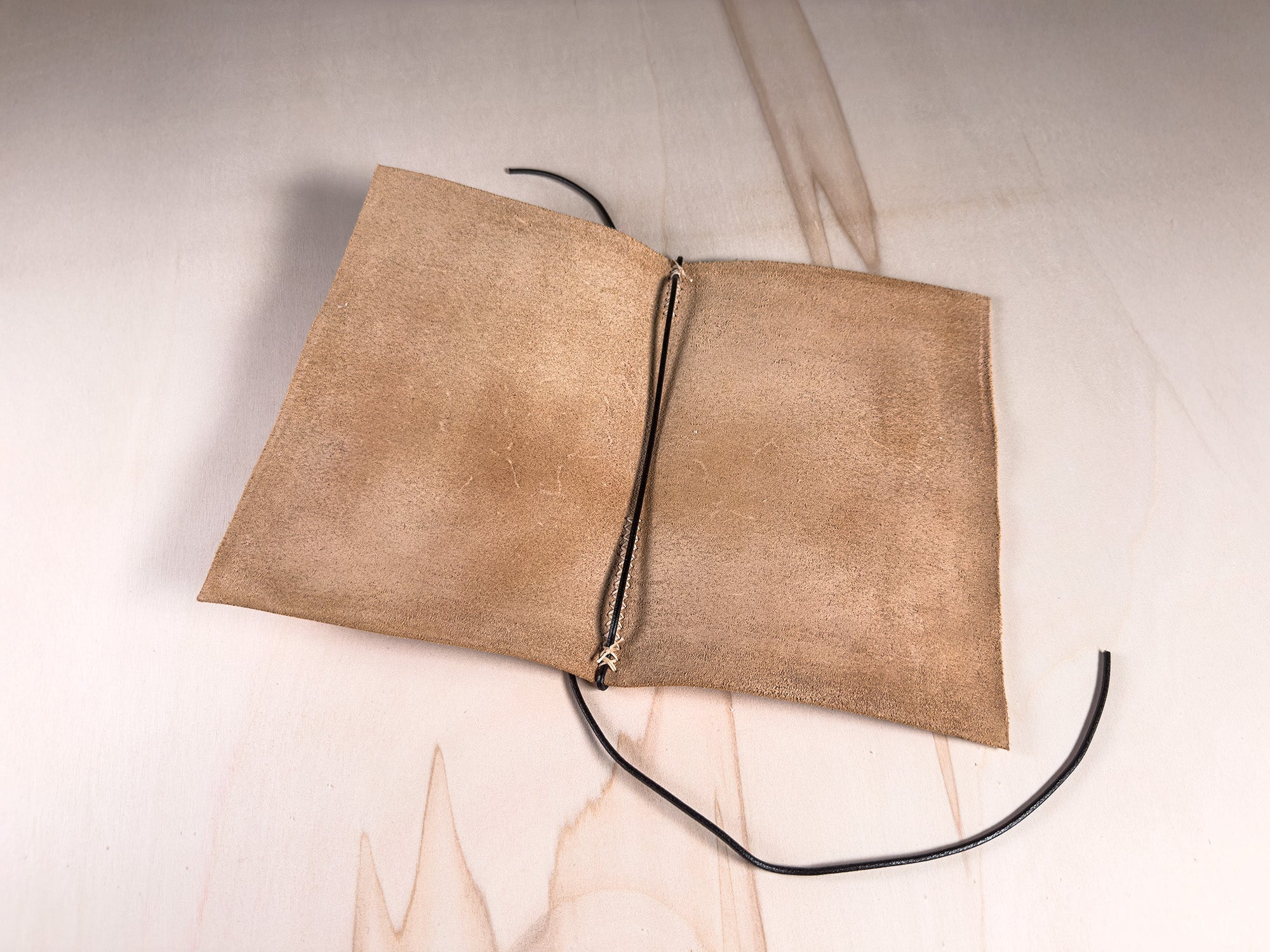 Il Solco dell'Anima | Sketchbook Ricaricabile A5 in Cuoio Inciso a Mano | Soffio Artigiano