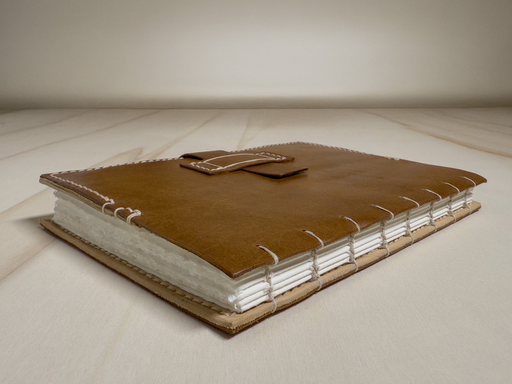 Taccuino A5 "Il Viandante" in Pelle | con Carta di Amalfi | Soffio Artigiano