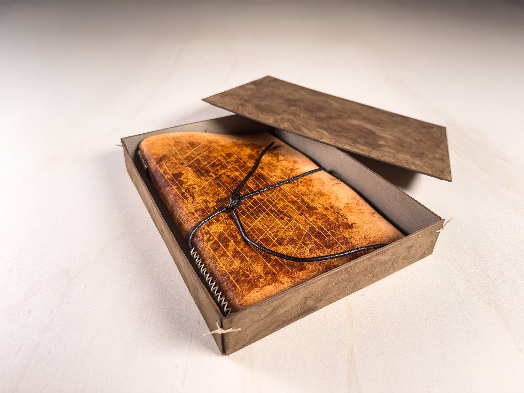 Il Solco dell'Anima | Sketchbook Ricaricabile A5 in Cuoio Inciso a Mano | Soffio Artigiano